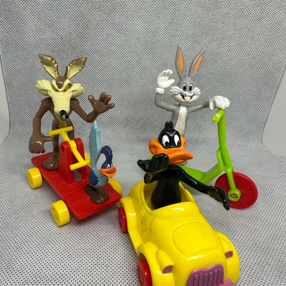Warner Bros. Vintage Action Figures Playset Yellow and Red